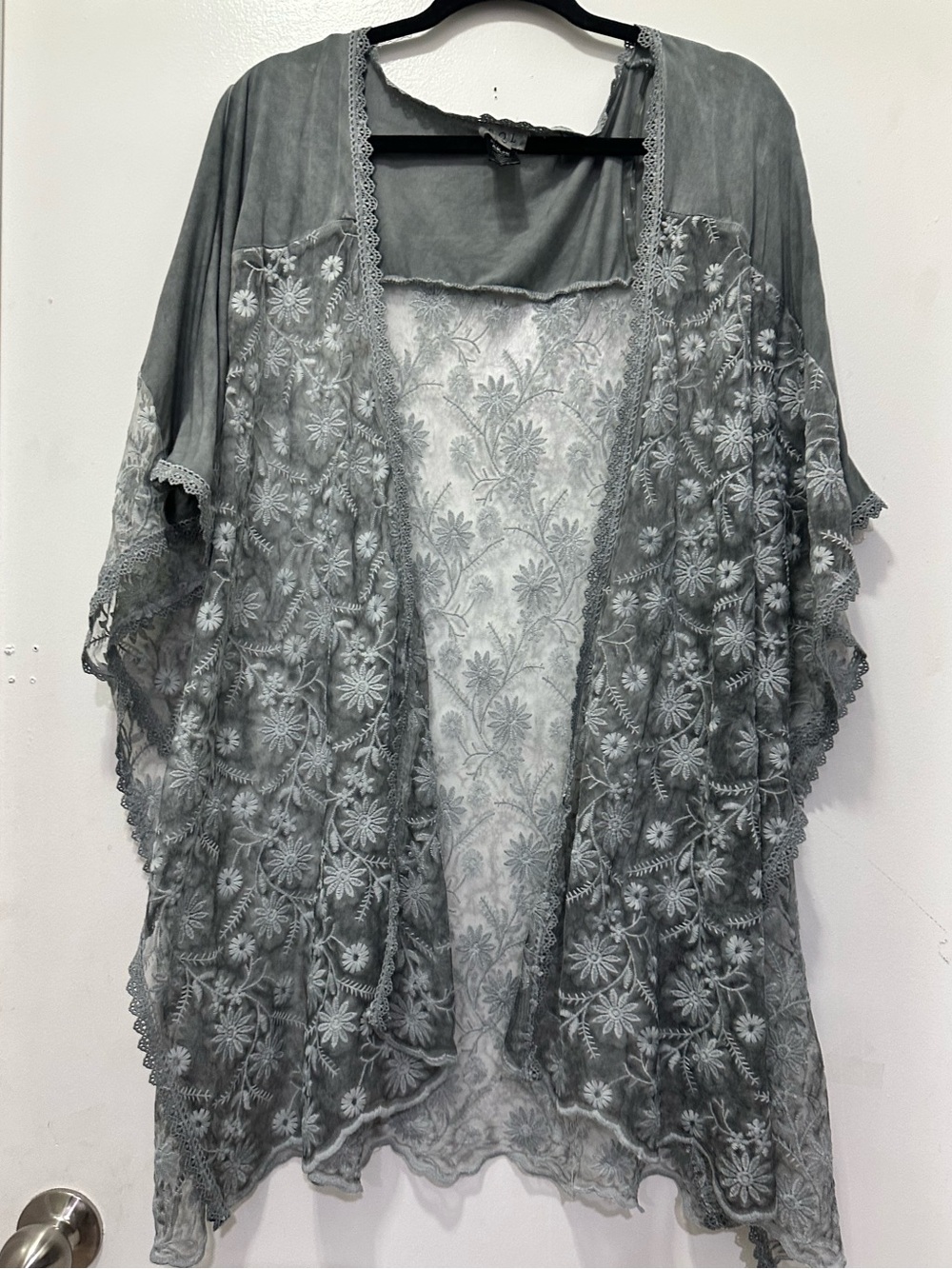 Pol BohoWomen's Gray Lace Floral Kimono Jacket Sz S Fairycore
